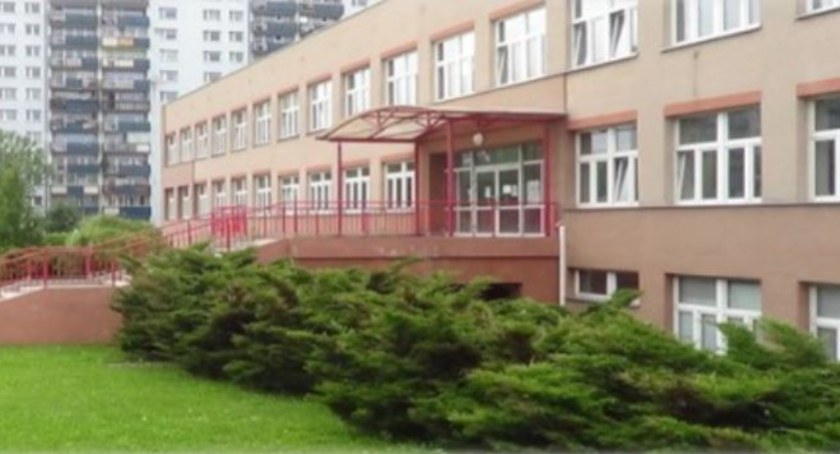 W Szkole Podstawowej nr 363 brakuje miejsca dla uczniów