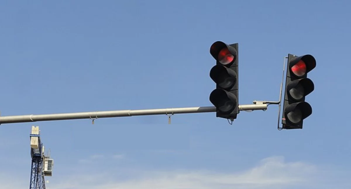 Komunikacja, latach powraca temat sygnalizacji świetlnej skrzyżowaniu Lazurowej Dywizjonu - zdjęcie, fotografia
