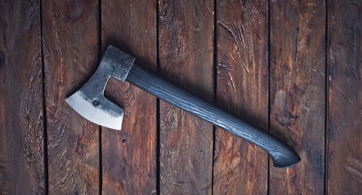 Działania służb, Siedział ławce siekierą Niebezpieczne zdarzenie Bemowie - zdjęcie, fotografia