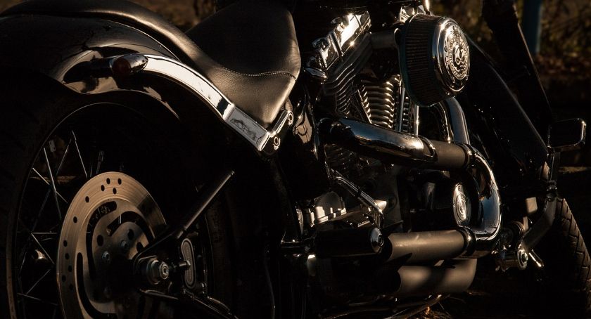 Czarny motocykl